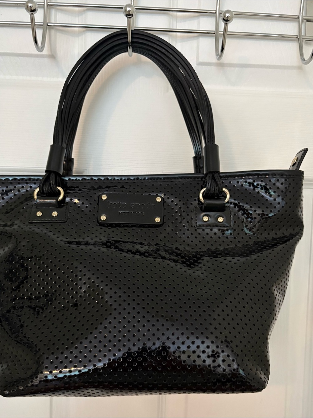 Perfect Tote for Back to the office or school! Lightweight and classy.